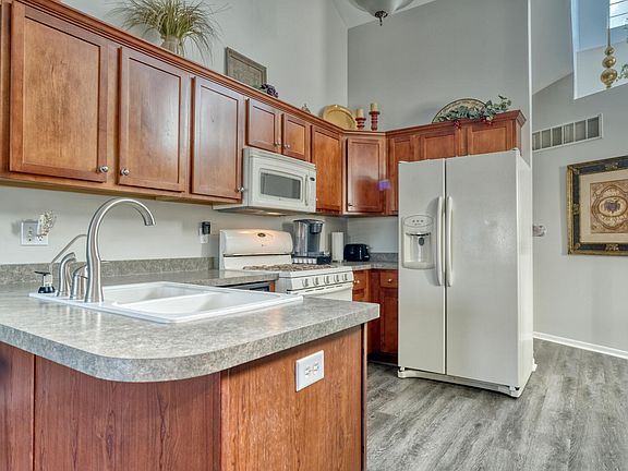 5th image of 9708 W 147th Ave #D