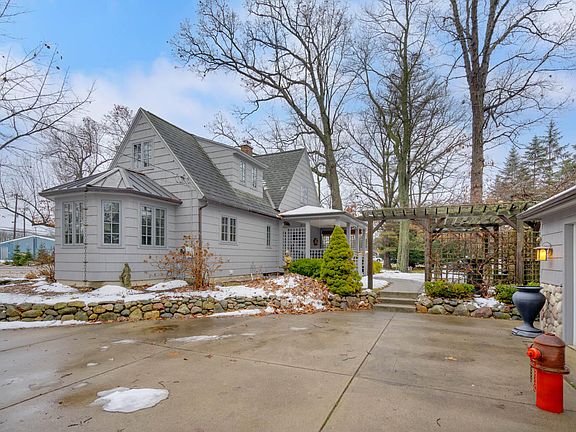 4th image of 4111 Long Lake Dr