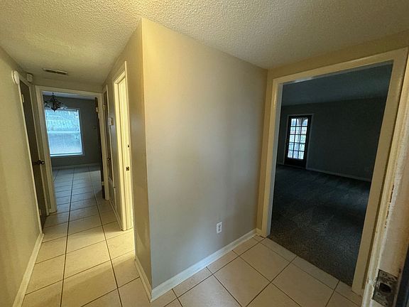 3rd image of 1017 Great Oaks Dr