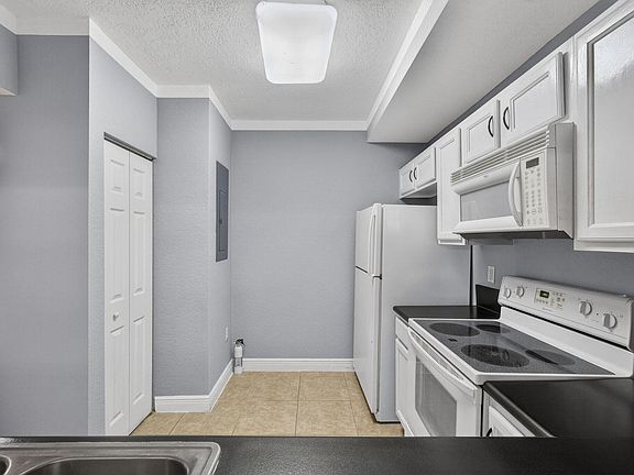 5th image of 4723 Lucerne Lakes Boulevard E #612