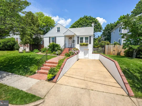 1109 Cross Dr, Alexandria, VA 22302