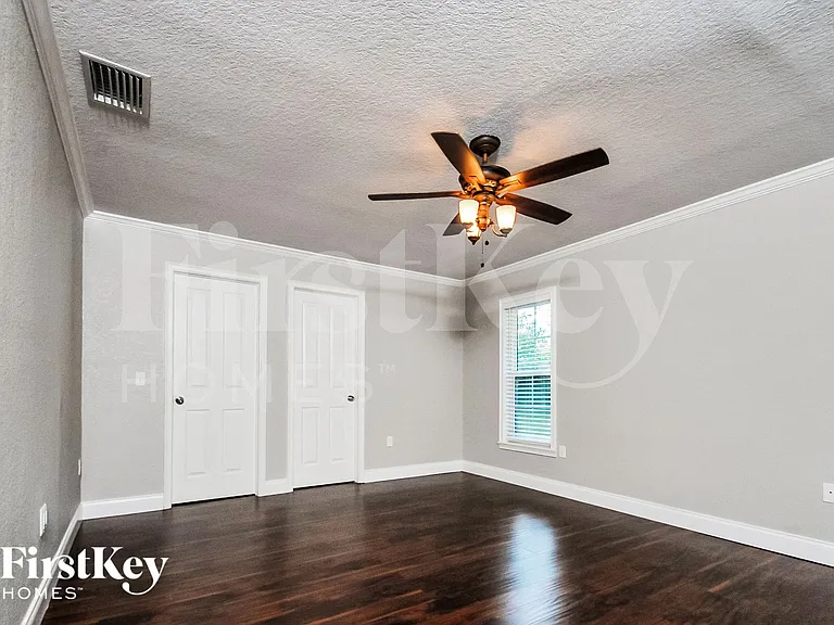 4635 Dillwyn Dr — Photo 9