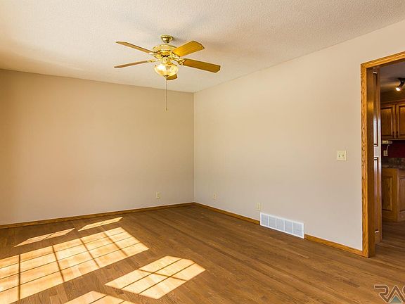 3rd image of 47100 Dorothy Pl