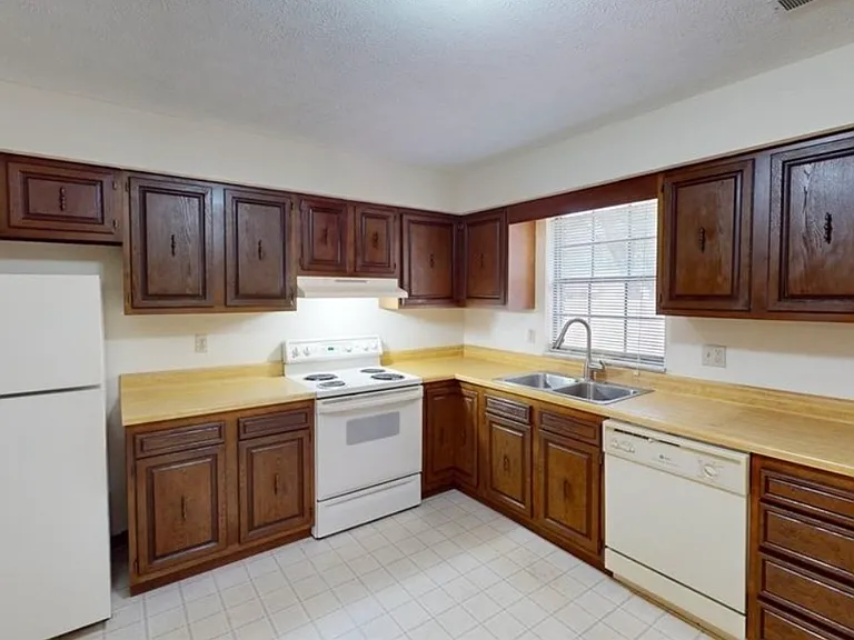 8 Garden Ln #C — Photo 7