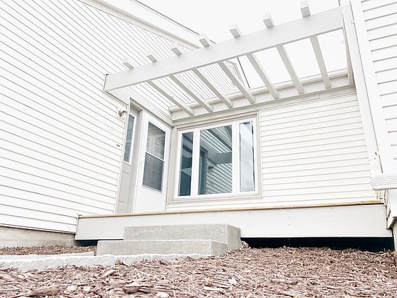 2nd image of 301 Elan Ct