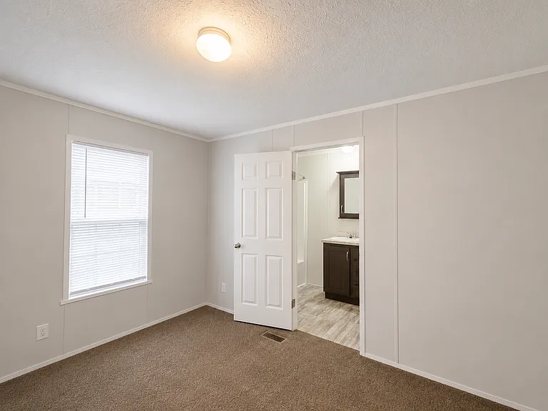 2 E Manor St #2B — Photo 12