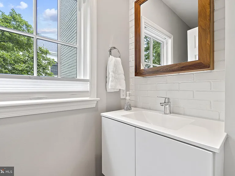 3901 Woodbine St — Photo 11
