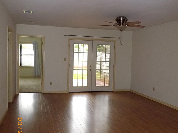 2nd image of 3330 Sugartree St