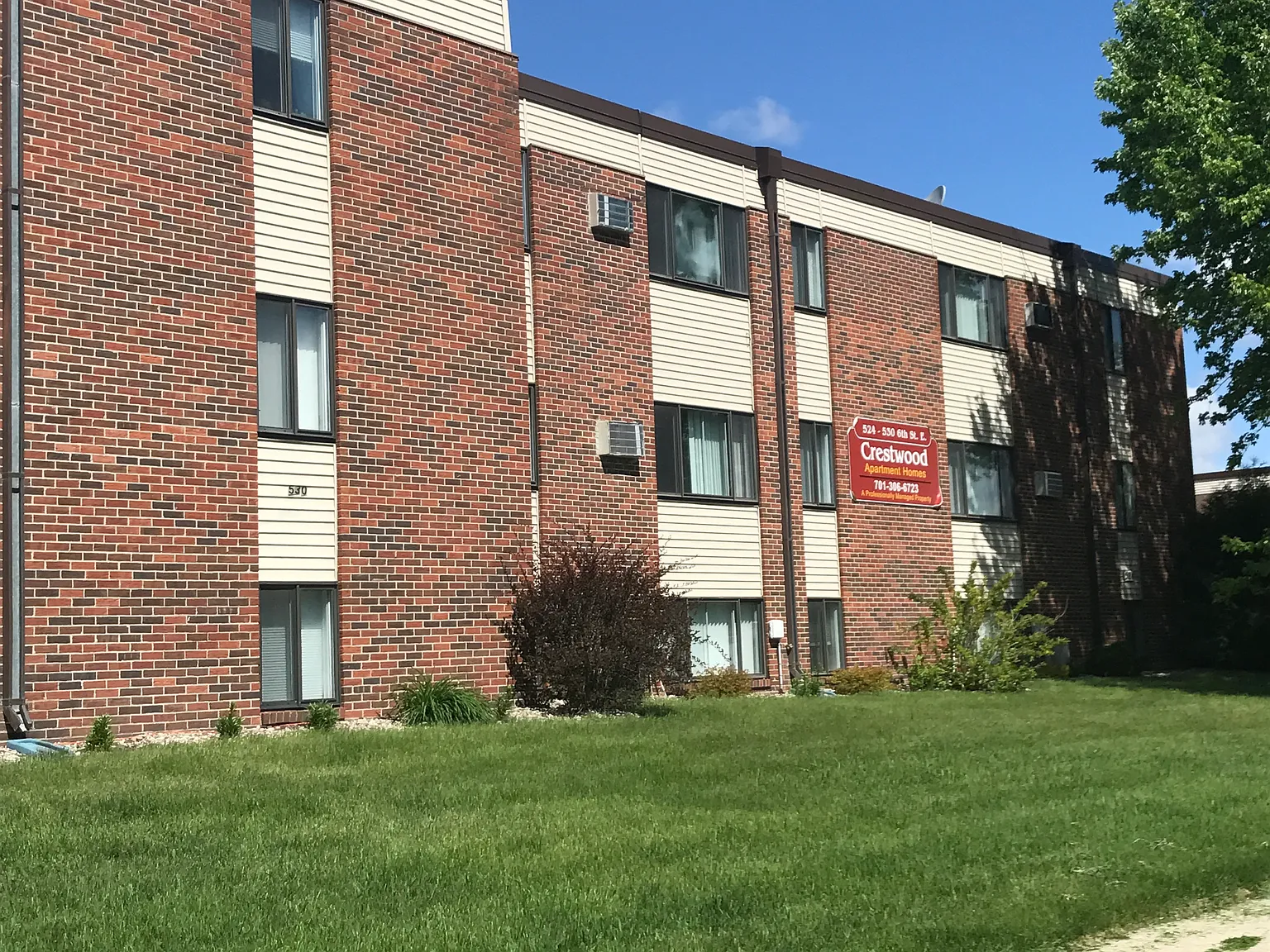Crestwood Apartments — Photo 2