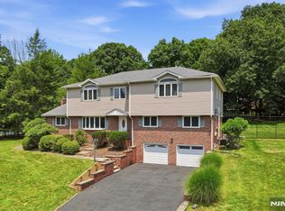 39 Fox Hill Rd, Upper Saddle River, NJ 07458
