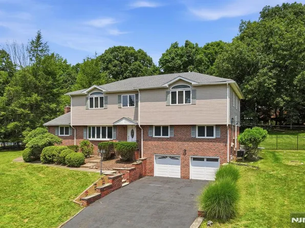 39 Fox Hill Road, Upper Saddle River, NJ 07458