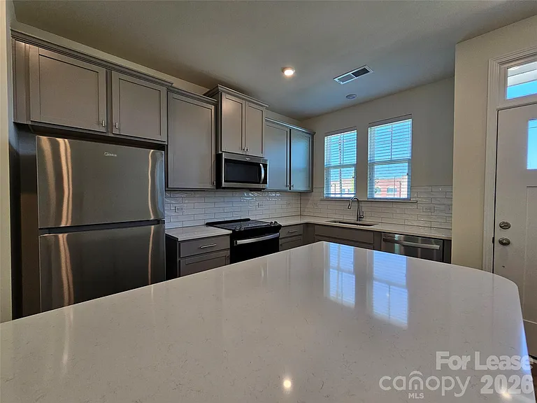 1027 S Point Rd — Photo 7