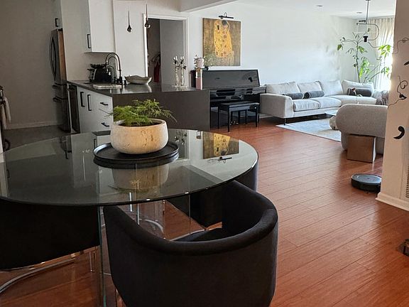 3rd image of 5334 Lindley Ave