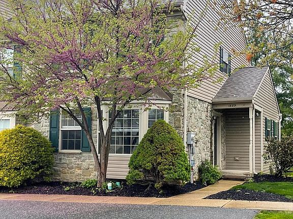 2nd image of 1889 Shady Oak Dr
