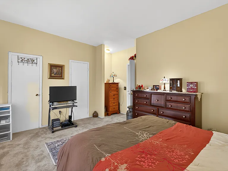 54 Whitman Ct — Photo 15