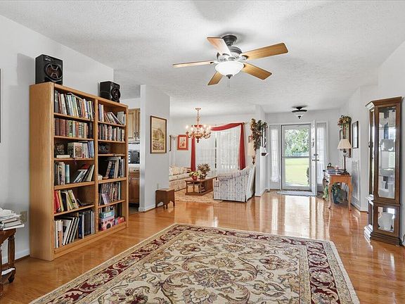 5th image of 1670 Brookview Dr