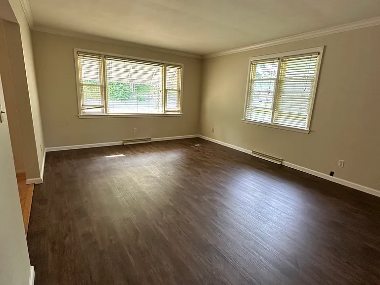 332 Harris Ln — Photo 5