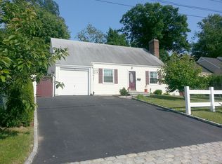 34 S Lawn Ave, Elmsford, NY 10523