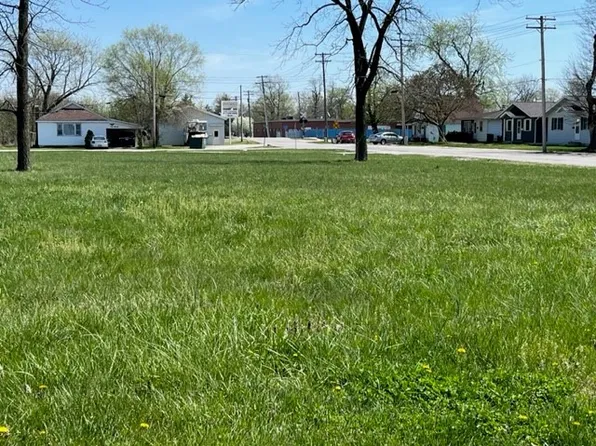 S Maple St, Effingham, IL 62401