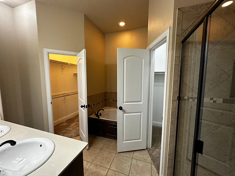 528 Stockton Dr — Photo 10