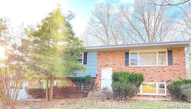 1st image of 7 Dunhill Ln