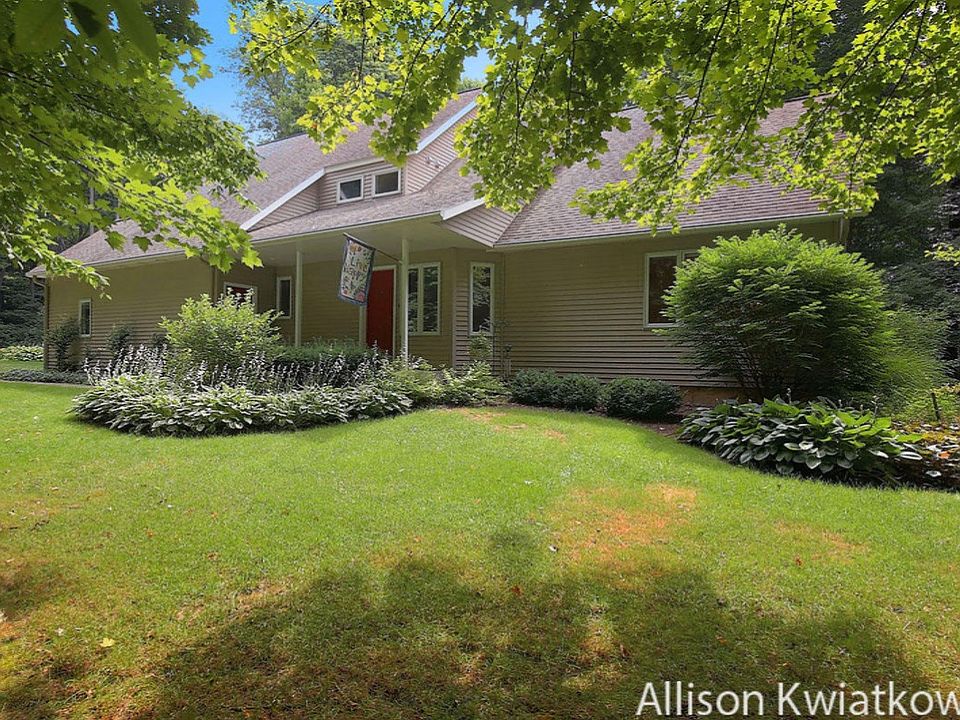 1st image of 3598 Bennington Dr
