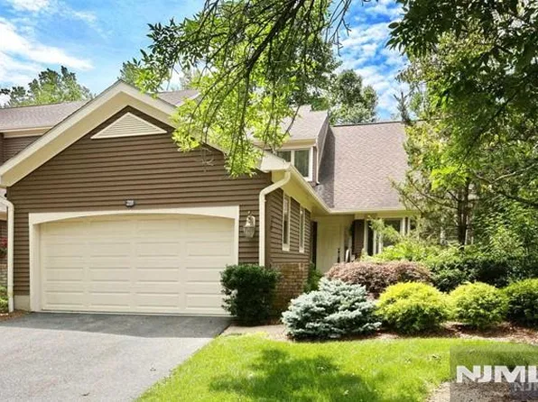 255 Westervelt Lane, Mahwah, NJ 07430