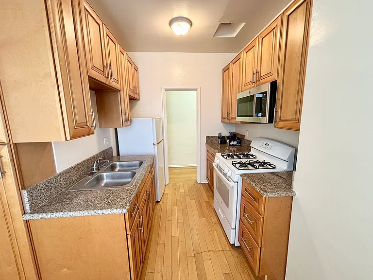 169 N La Peer Dr #105 — Photo 2