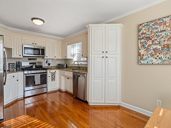 5th image of 105 Loch Bend Ln