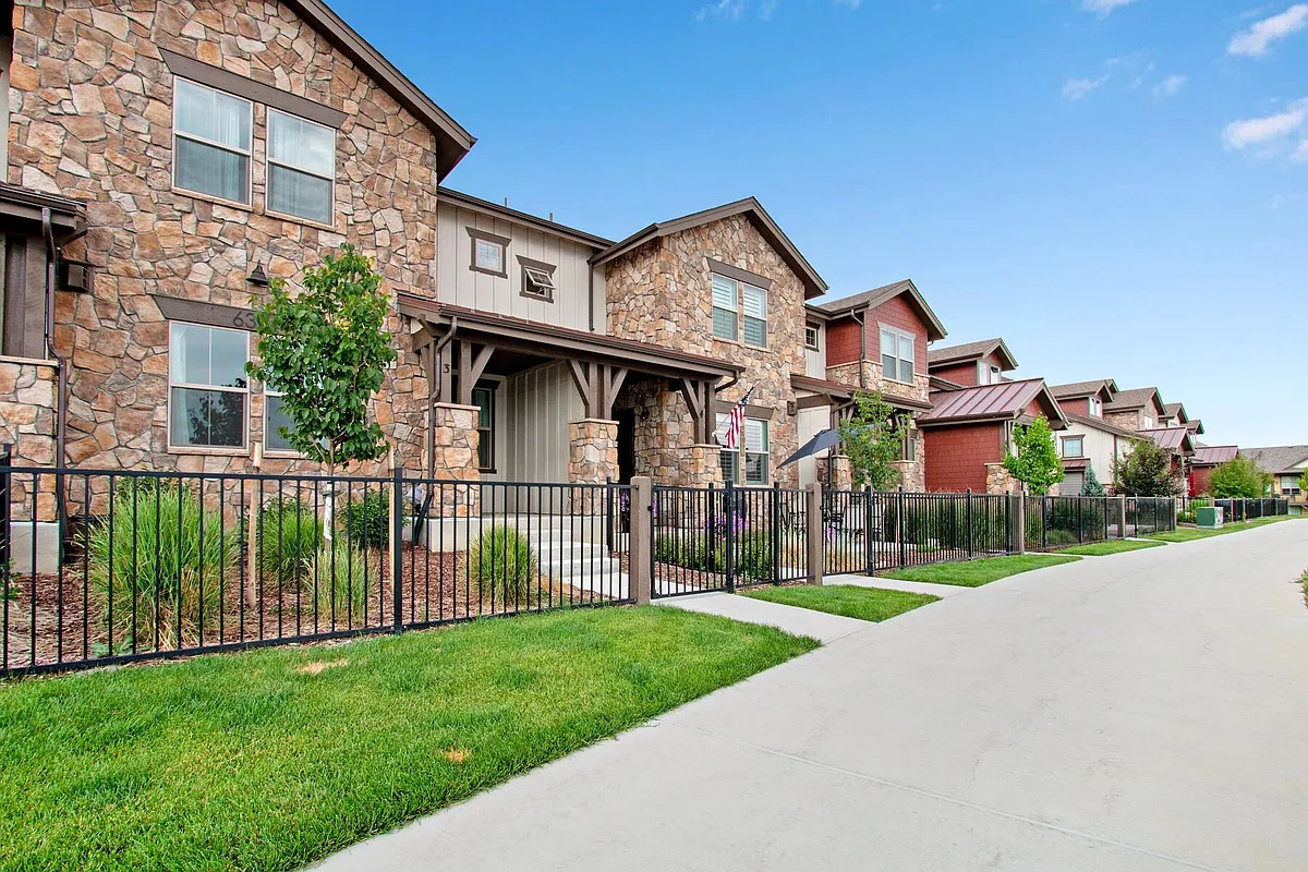 Building Photo - 6324 Pumpkin Ridge Dr #3