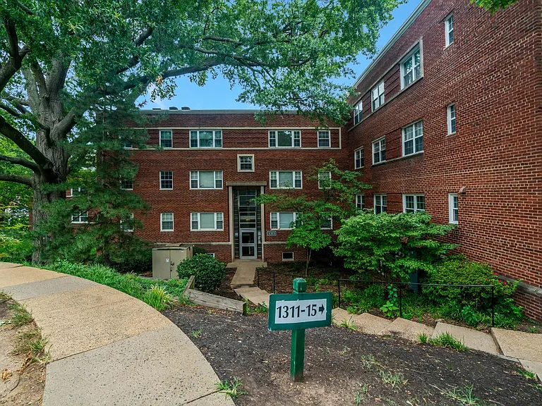 1315 N Ode St #704 — Photo 5