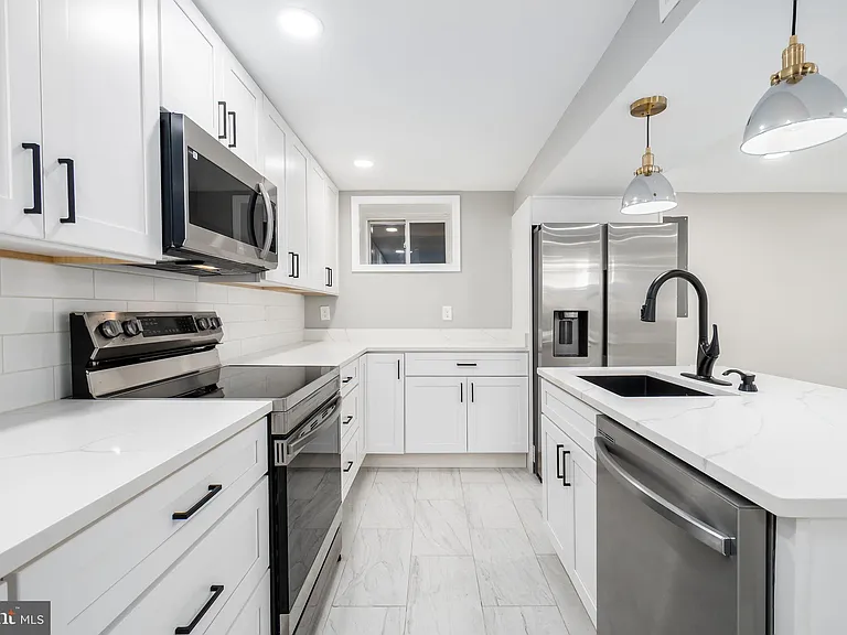 1319 C St NE #B — Photo 15