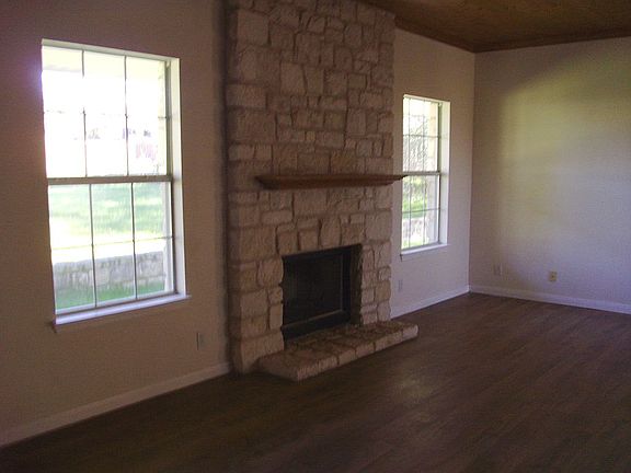 4th image of 8009 Agarita Dr