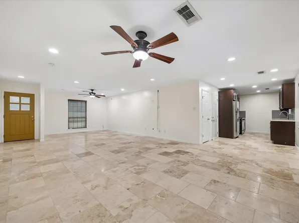 9242 Blankenship Dr, Houston, TX 77080