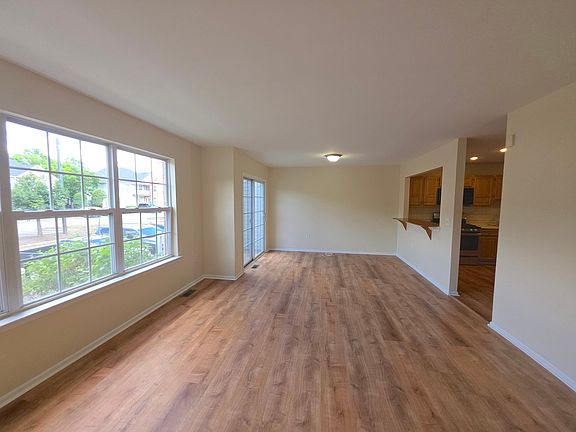 4th image of 204 Barclay Ct
