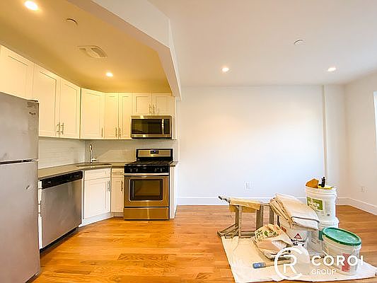 4th image of 226 Vernon Ave #2A