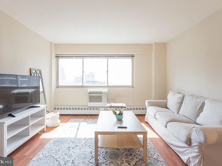 2101 Chestnut St #17-1713 — Photo 1