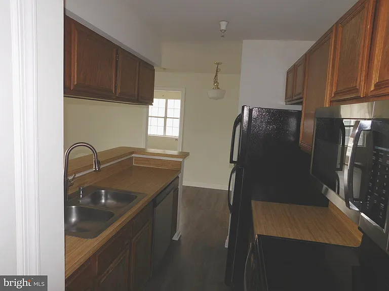200 Dover Pl #201 — Photo 8