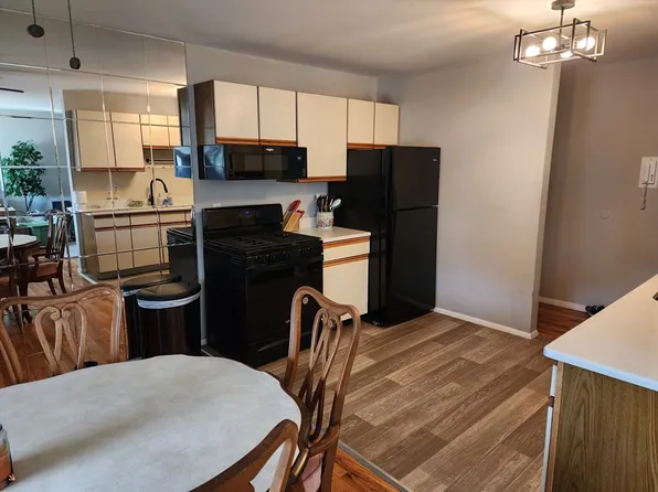 24 Regency Park Dr, Agawam, MA 01001