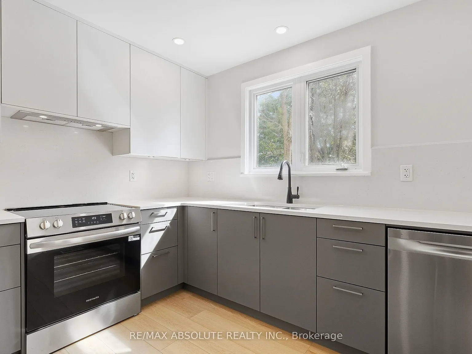 3 bed, $2,995 — Photo 4