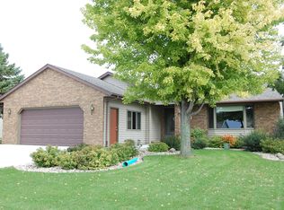 819 Briarwood Dr, Worthington, MN 56187