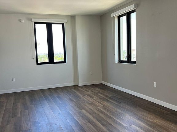 3rd image of 423 Rosaro Ave #2K