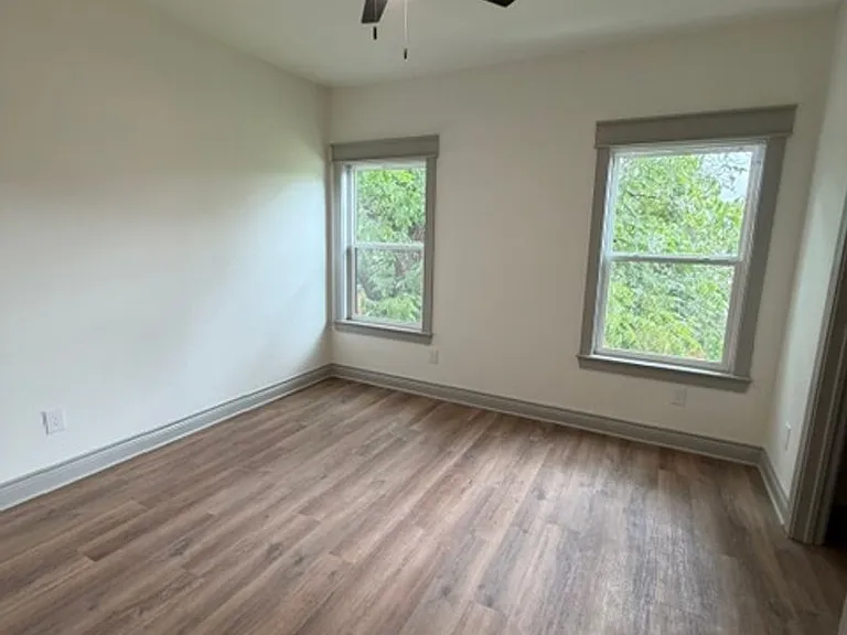 301 Live Oak St — Photo 10