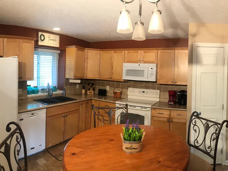 15206 Grover St — Photo 5