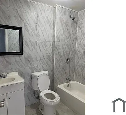 3 bed, 900 sqft, $3,777 — Photo 3