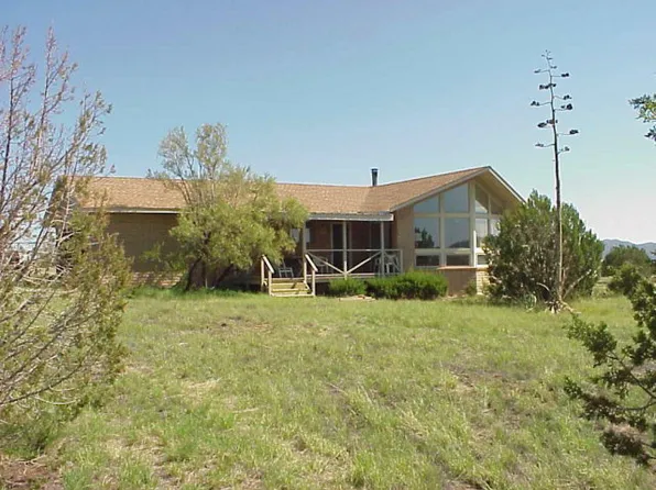 102 Black Walnut Dr, Alpine, TX 79830