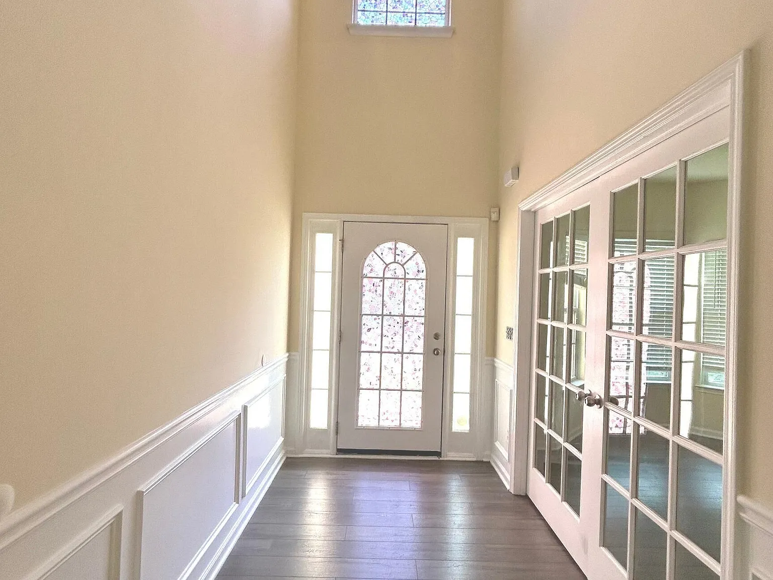 4 bed, 2.5 bath, 2896 sqft, $2,600 — Photo 2