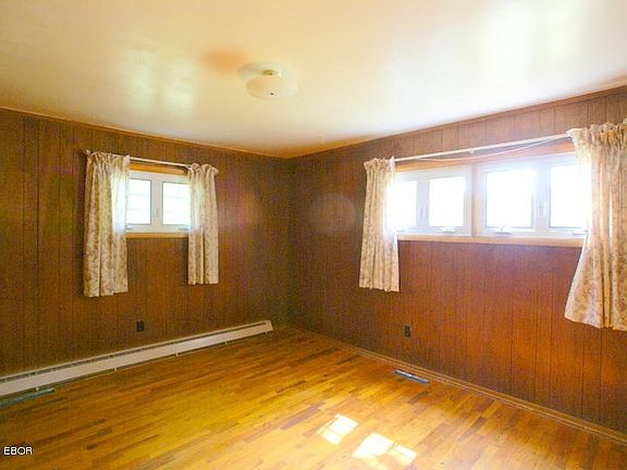 4th image of 121 S Pine St