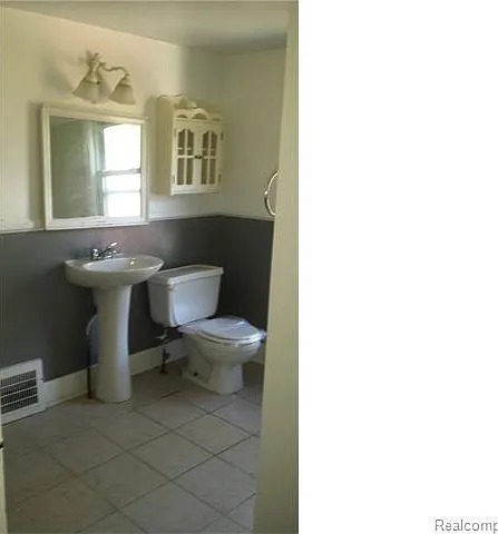21540 Olmstead St — Photo 2