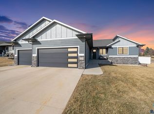 2412 E Stewart Ln, Brandon, SD 57005